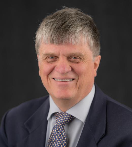 headshot of Andre Knoesen, black background